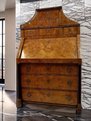 Writing chest of drawers